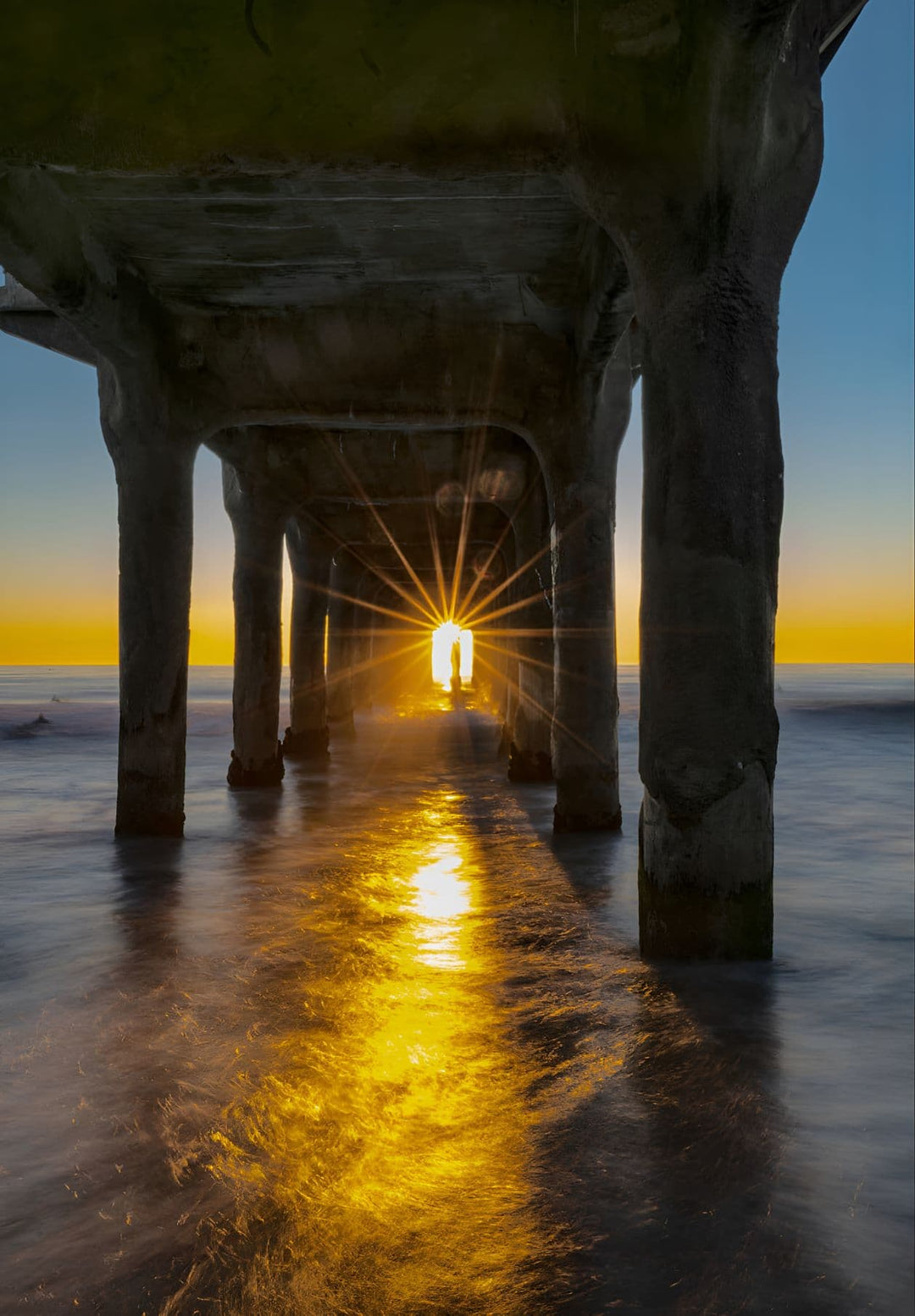 “Pierhenge” attracts huge crowd under the Manhattan Beach Pier.