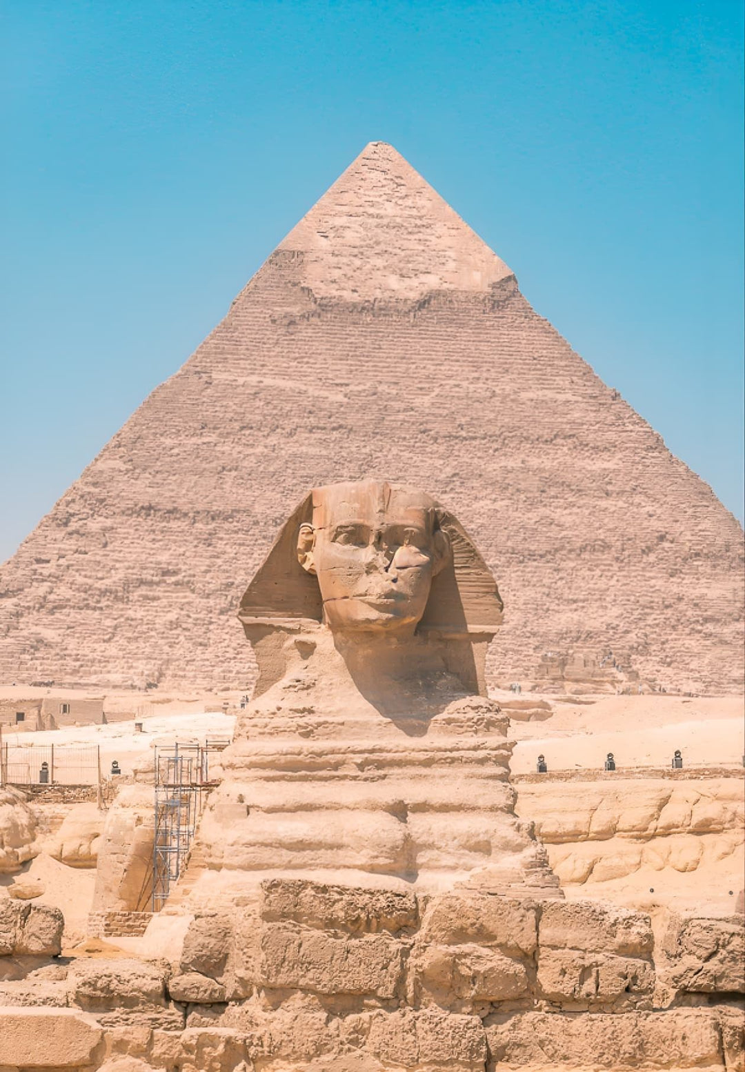 The Sphinx and the Great Pyramid of Egypt are two iconic symbols of Egypt.