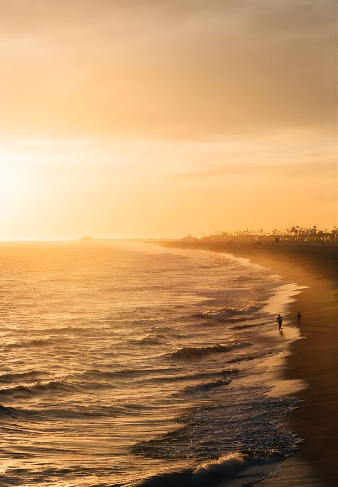 You can't help but relax as the warm light of a Newport Beach sunset washes over the horizon, blending the sky's brilliant hues with the serene waves.